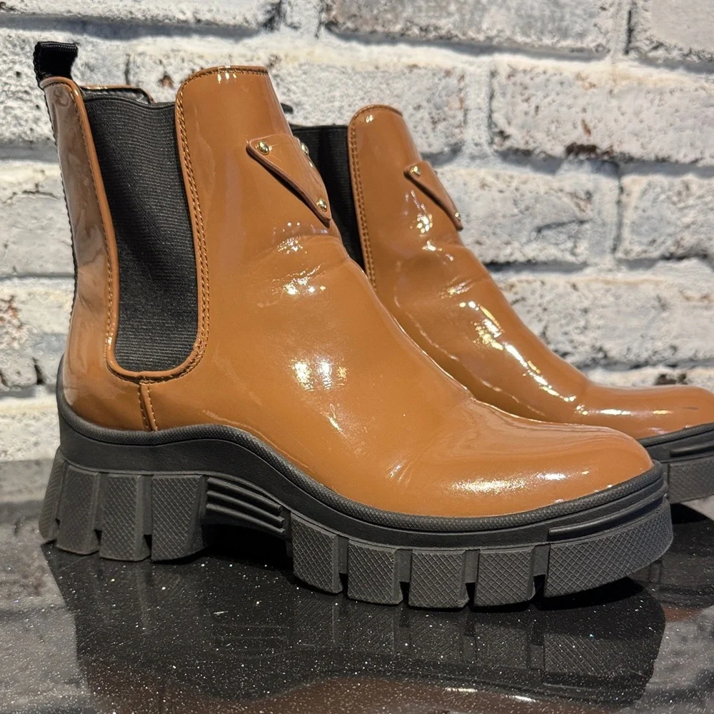 GUESS Hestia Boots Lug Sole Chelsea Booties Size 7 Cognac Brown - Picture 1 of 4